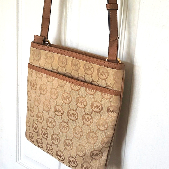 Michael Kors Kempton Crossbody - Picture 4 of 7